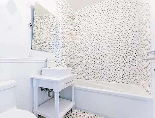 Rented by EXR | media 33