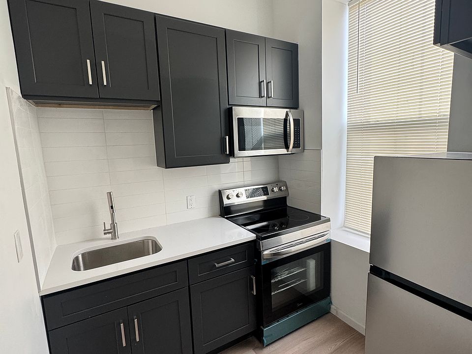1st image of 839 S Jackson St #8