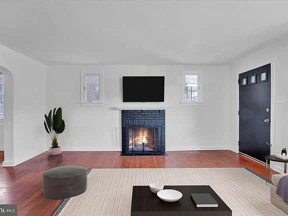 4th image of 1008 Yeadon Ave