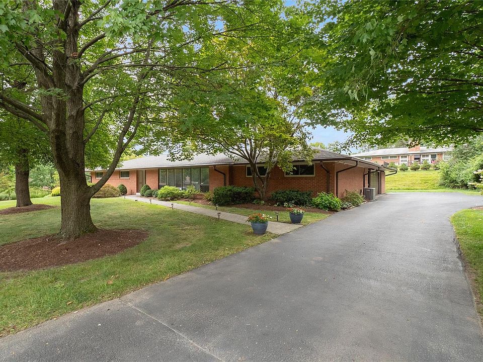 1st image of 6 Green Oaks Dr