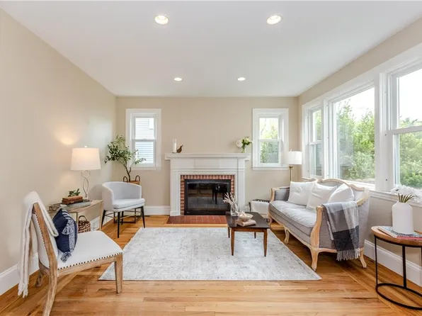 38 River St, Cranston, RI 02905