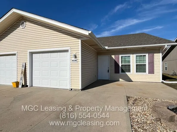 622 Willow Ln APT B, Peculiar, MO 64078