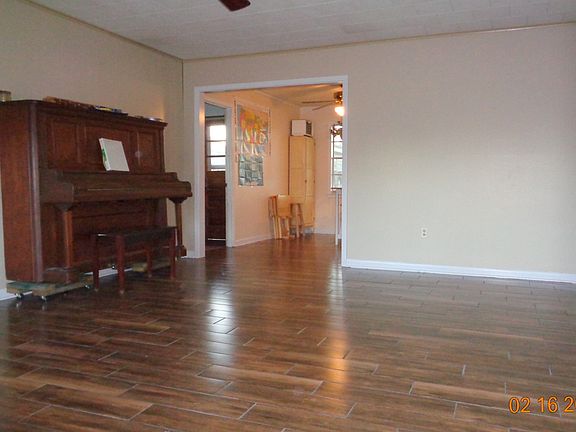 3rd image of 713 Hilda St