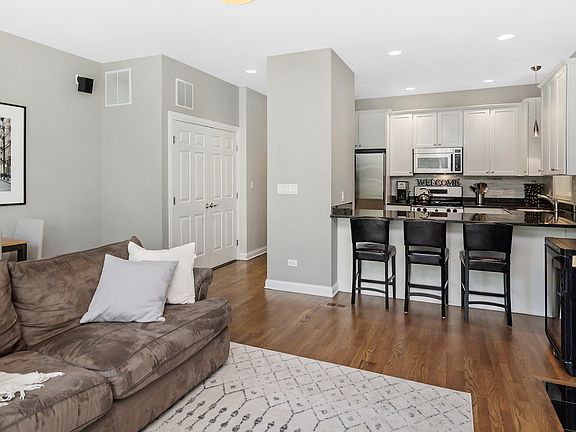 5th image of 1744 W Belmont Ave APT 3