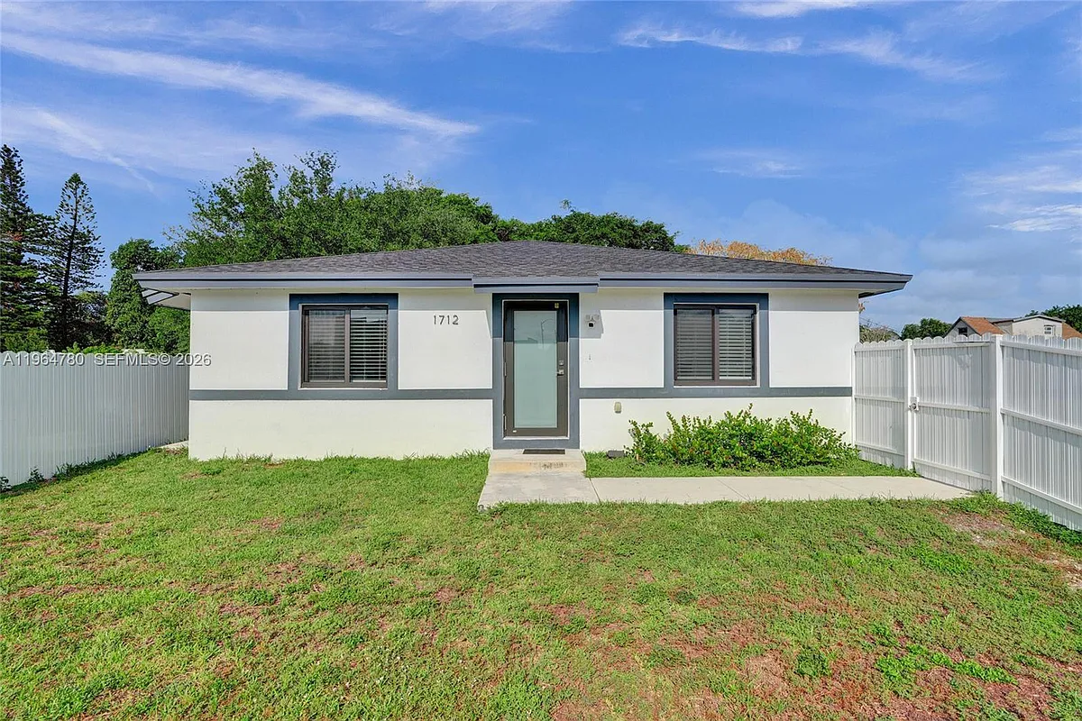 Property Photo - 1712 NW 76th Ter