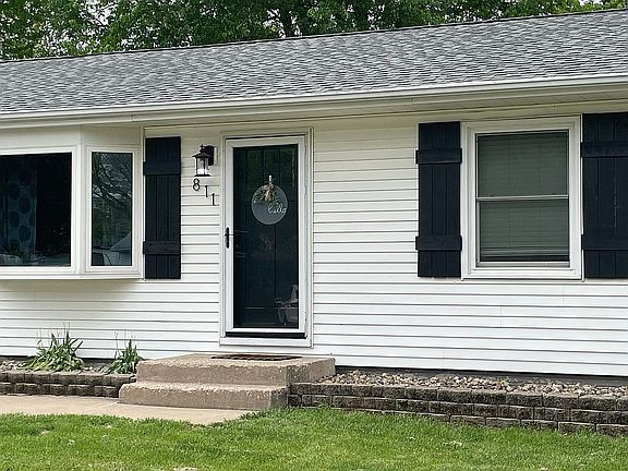 2nd image of 811 16th Street Ct N
