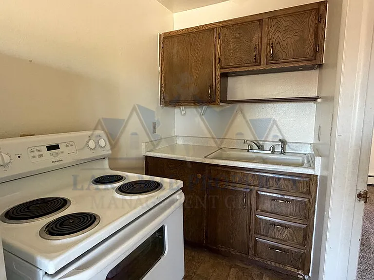 706 Downey St #24 — Photo 5