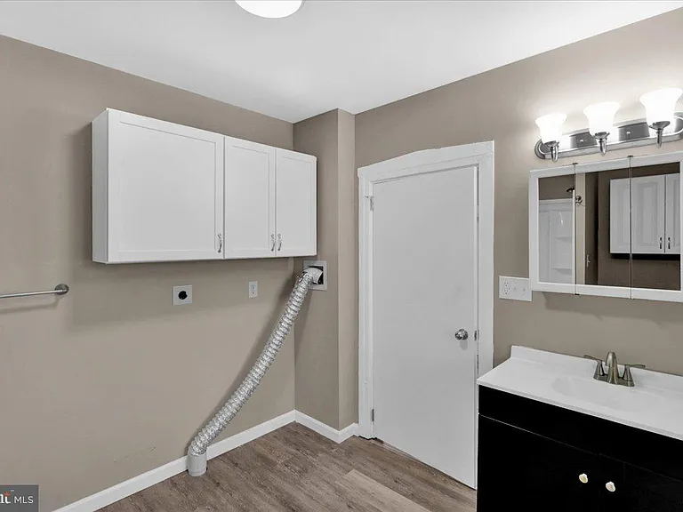 2102 Main St — Photo 15