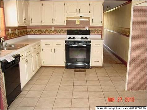 3rd image of 4025 Carolyn Dr