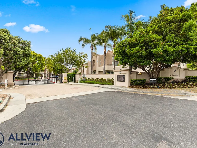 33 Silverwind — Photo 28