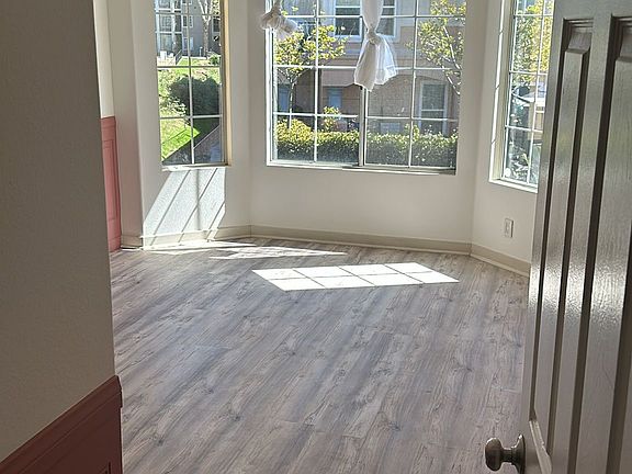 5th image of 580 Camino De La Reina Unit 222