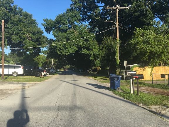 4th image of 811 Lotus Ave