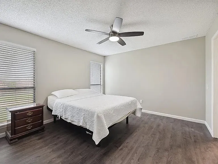 1706 Delaford Cir — Photo 9