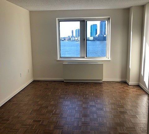 3rd image of 50 Battery Pl APT 4X