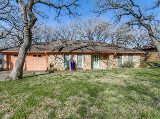 2233 Cambridge Dr, Hurst, TX 76054