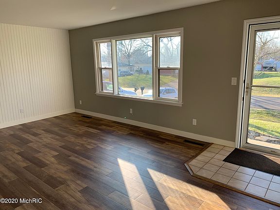 3rd image of 249 Beaumont Dr
