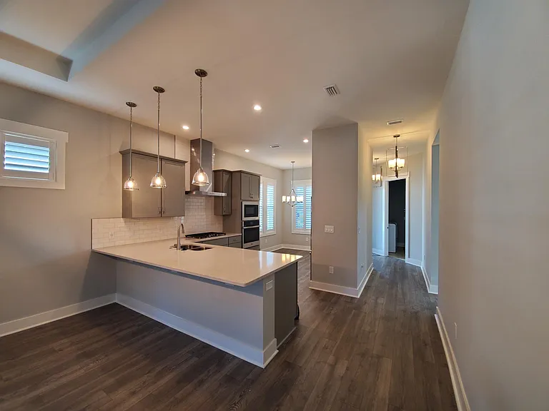 48 Lafayette Rd — Photo 3