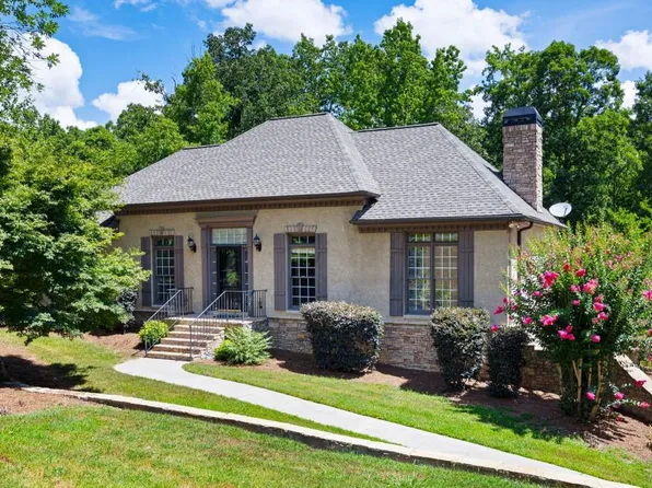 13 Centerport Dr, White, GA 30184