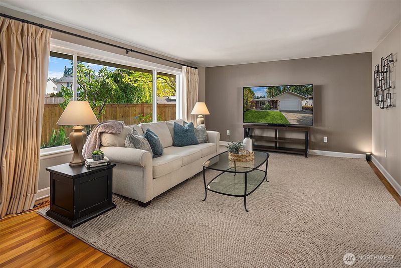 4th image of 1825 Camas Avenue NE