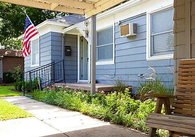 1st image of 1414 Davis Blvd
