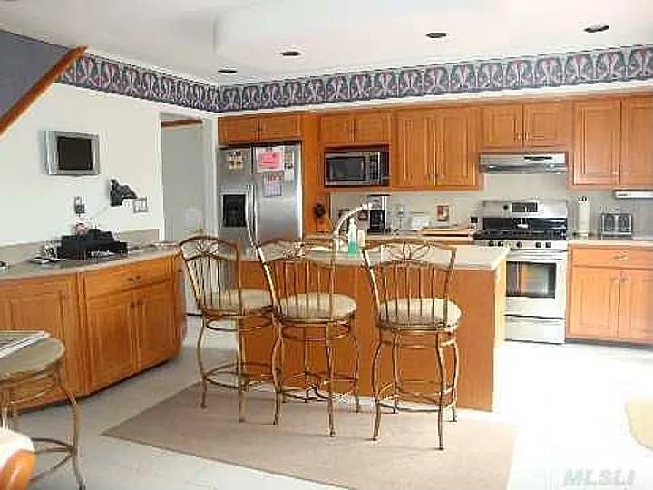 76 E Beach Promenade photo 1