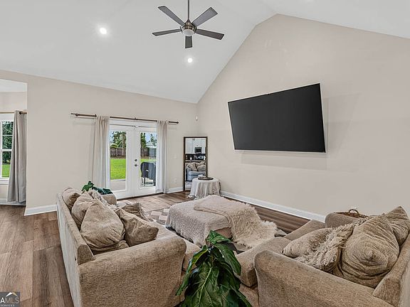 4th image of 167 Silver Bluff Cir