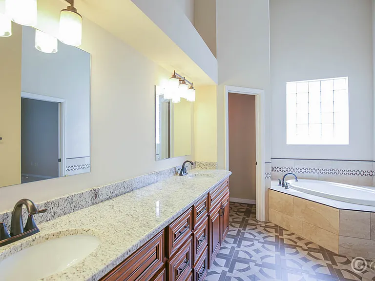9214 Sunnyoak Dr — Photo 15