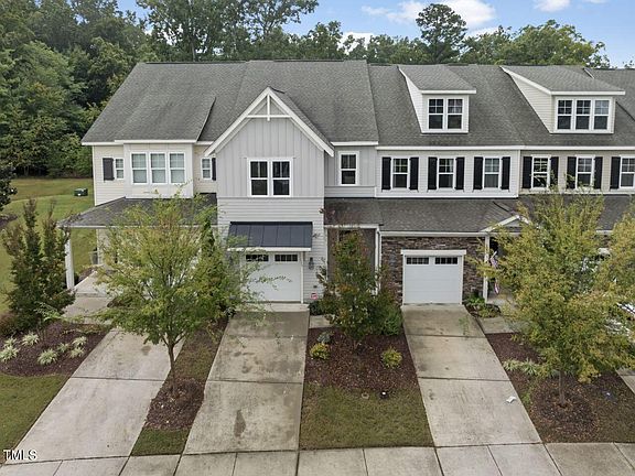 4th image of 126 Ellsworth Manor Dr