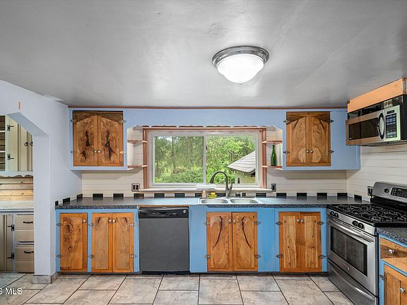 4th image of 1464 Berkey Rd