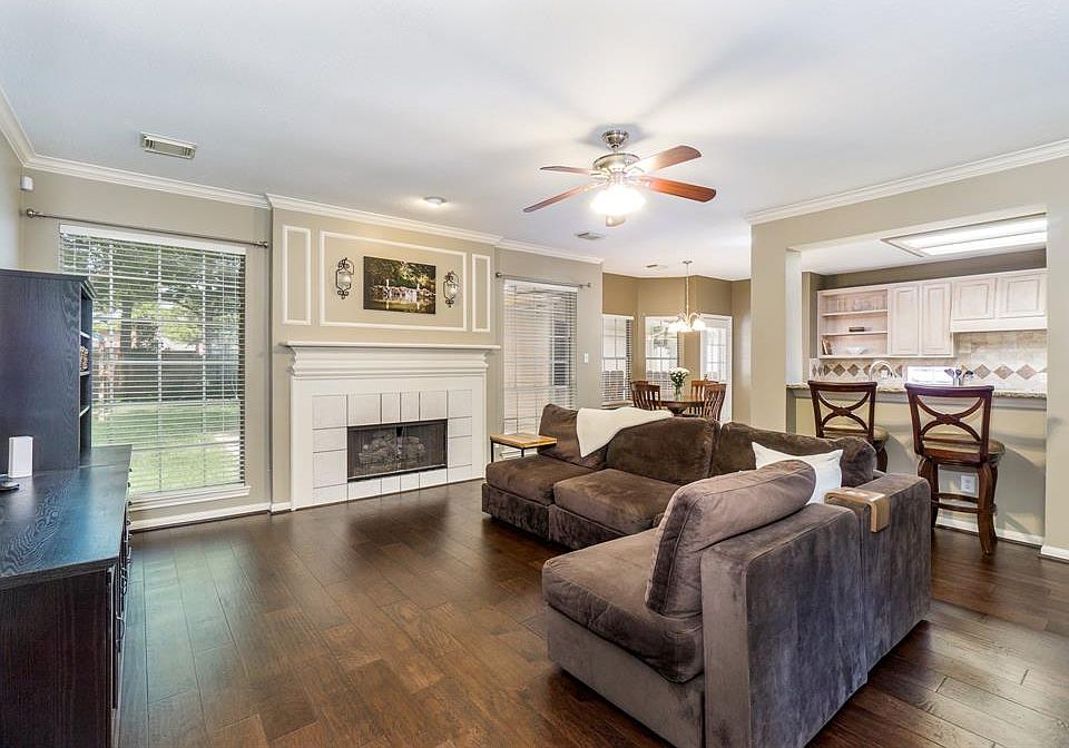 Open floor plan- living room flows into kitchen.