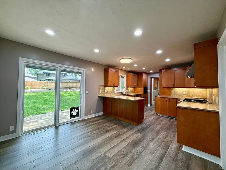 9325 Pauline St — Photo 23