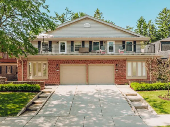 3041 East Newport COURT, Milwaukee, WI 53211