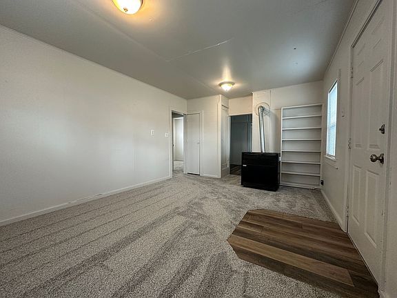 3rd image of 623 E Galveston St