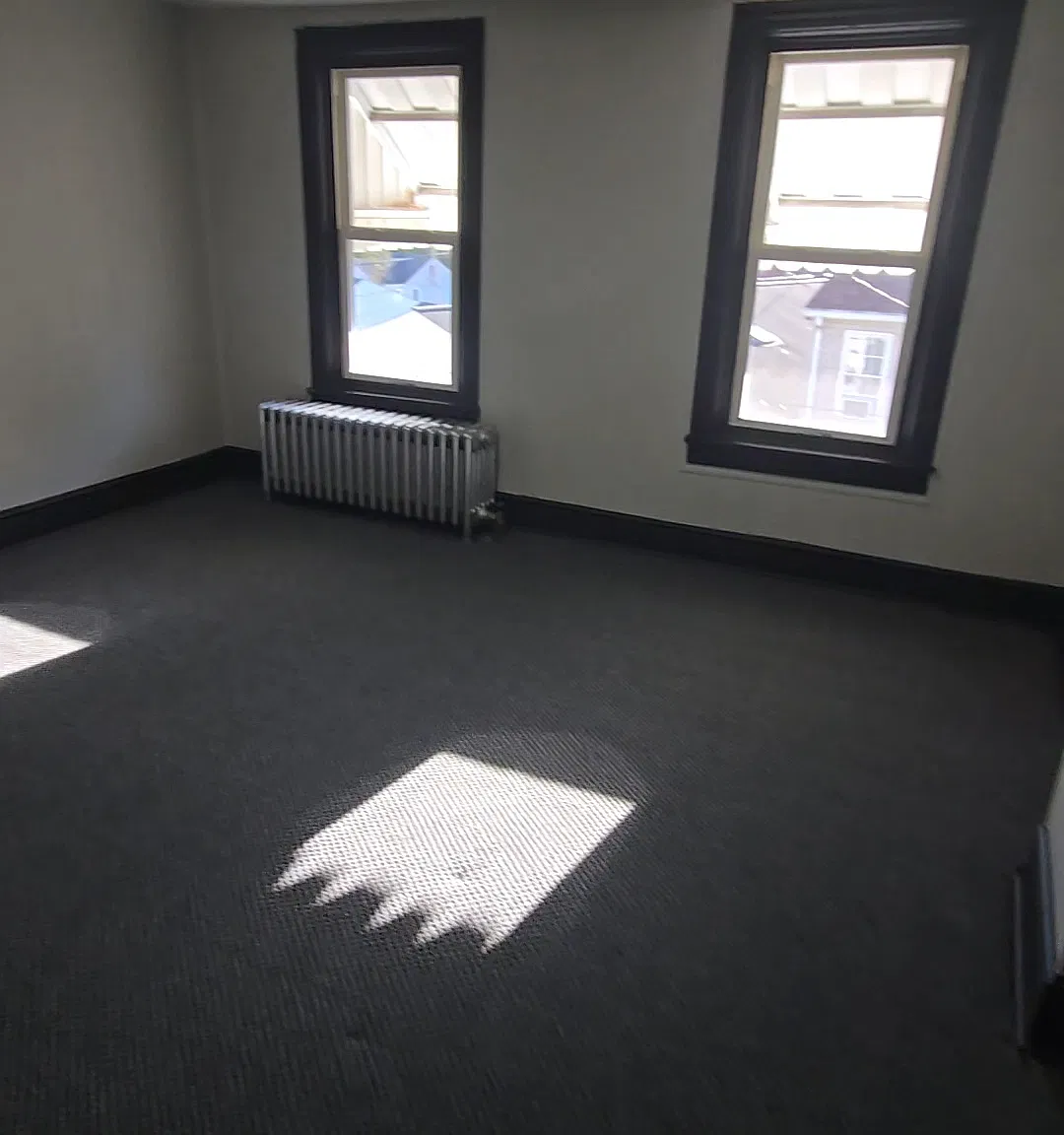 2 bed, 1000 sqft, $1,050 — Photo 3