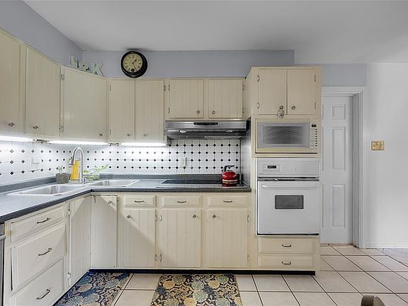 3rd image of 4005 Northern Aire Dr