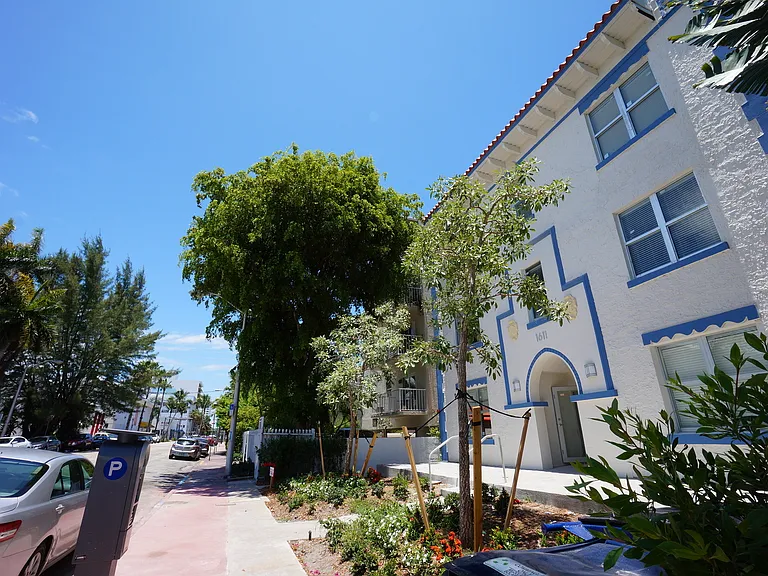 1611 Meridian Ave #305 — Photo 21