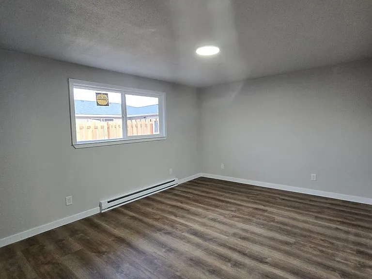 Oak Street Fourplex — Photo 9