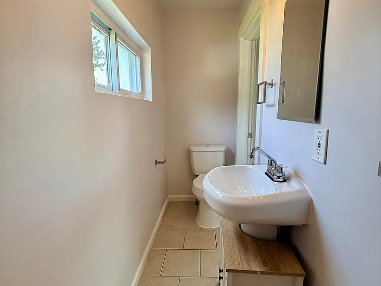 37 N Kinzer Rd — Photo 11