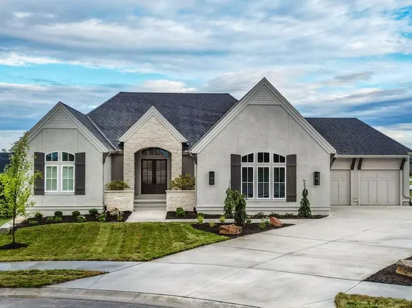 10658 S Bluestem Pkwy, Olathe, KS 66061