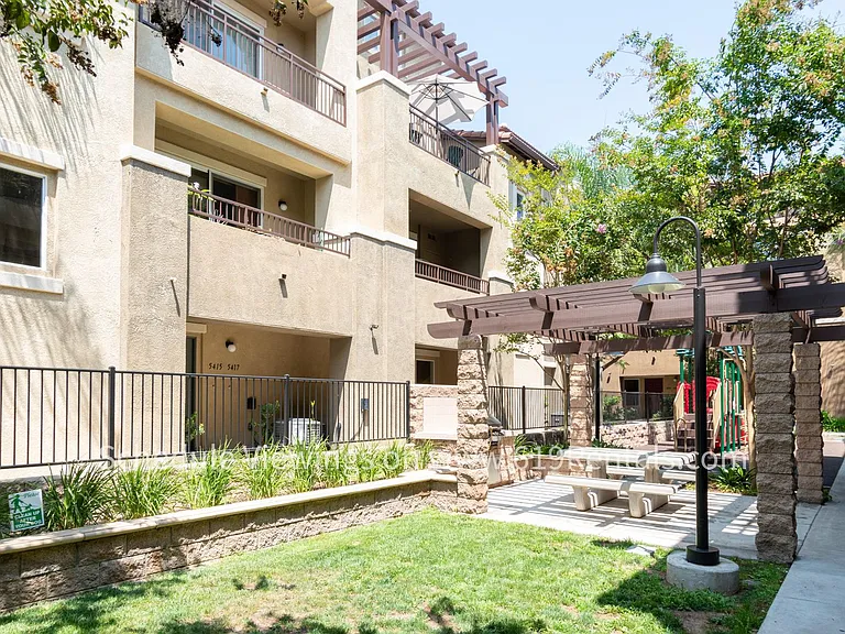 5419 Zeil Pl — Photo 2
