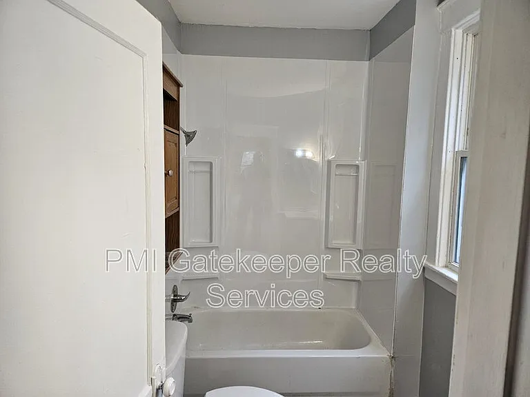 5402 Rolston Ave — Photo 13