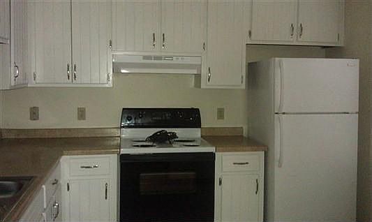4th image of 3508 Carnation Ct S