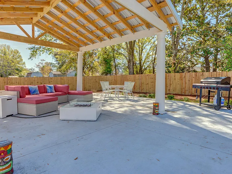 3241 Maplewood Dr — Photo 8
