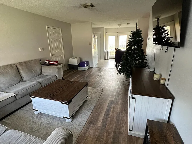 1034 Luling Estates Dr — Photo 8
