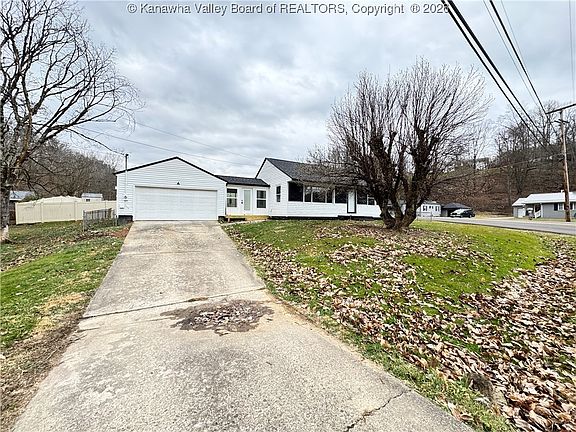 3rd image of 101 Riverview Dr