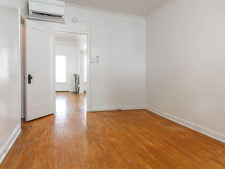 Kensington Apartments — Photo 34