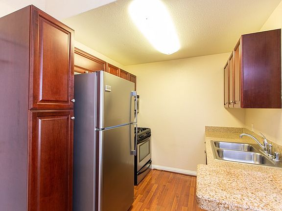 4th image of 21400 Burbank Blvd APT 312