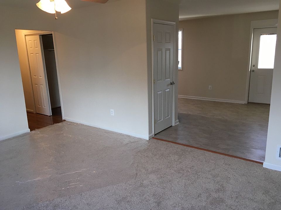 2nd image of 22820 Gunston Dr