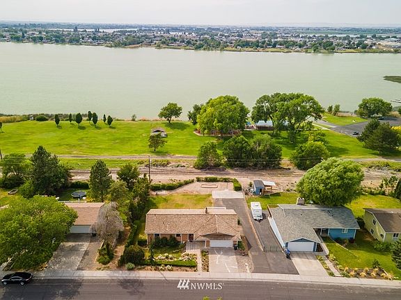 2nd image of 2040 S Beaumont Dr