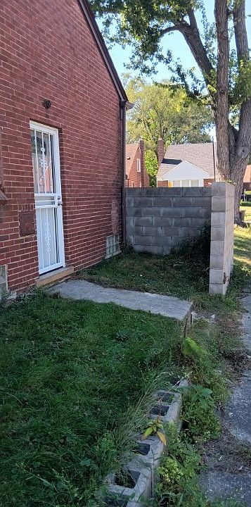 side entrance to Stout st. home